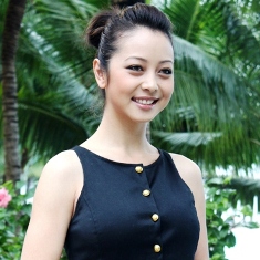 Jennifer làm MC chung kết Miss Earth