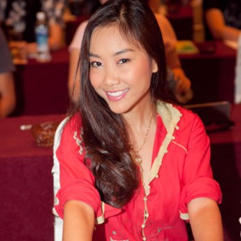 Đoan Trang dẫn chương trình 