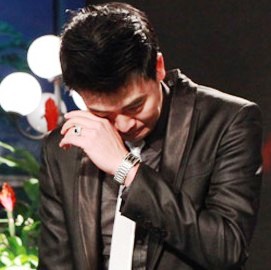 Lại Văn Sâm làm MC Tuấn Tú... khóc?