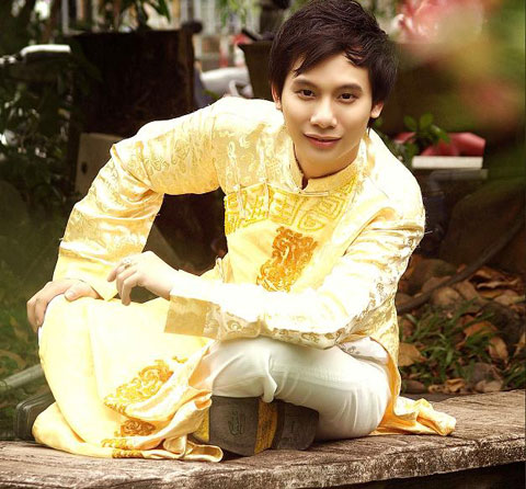 MC Ngọc Châu khoe tài ca hát